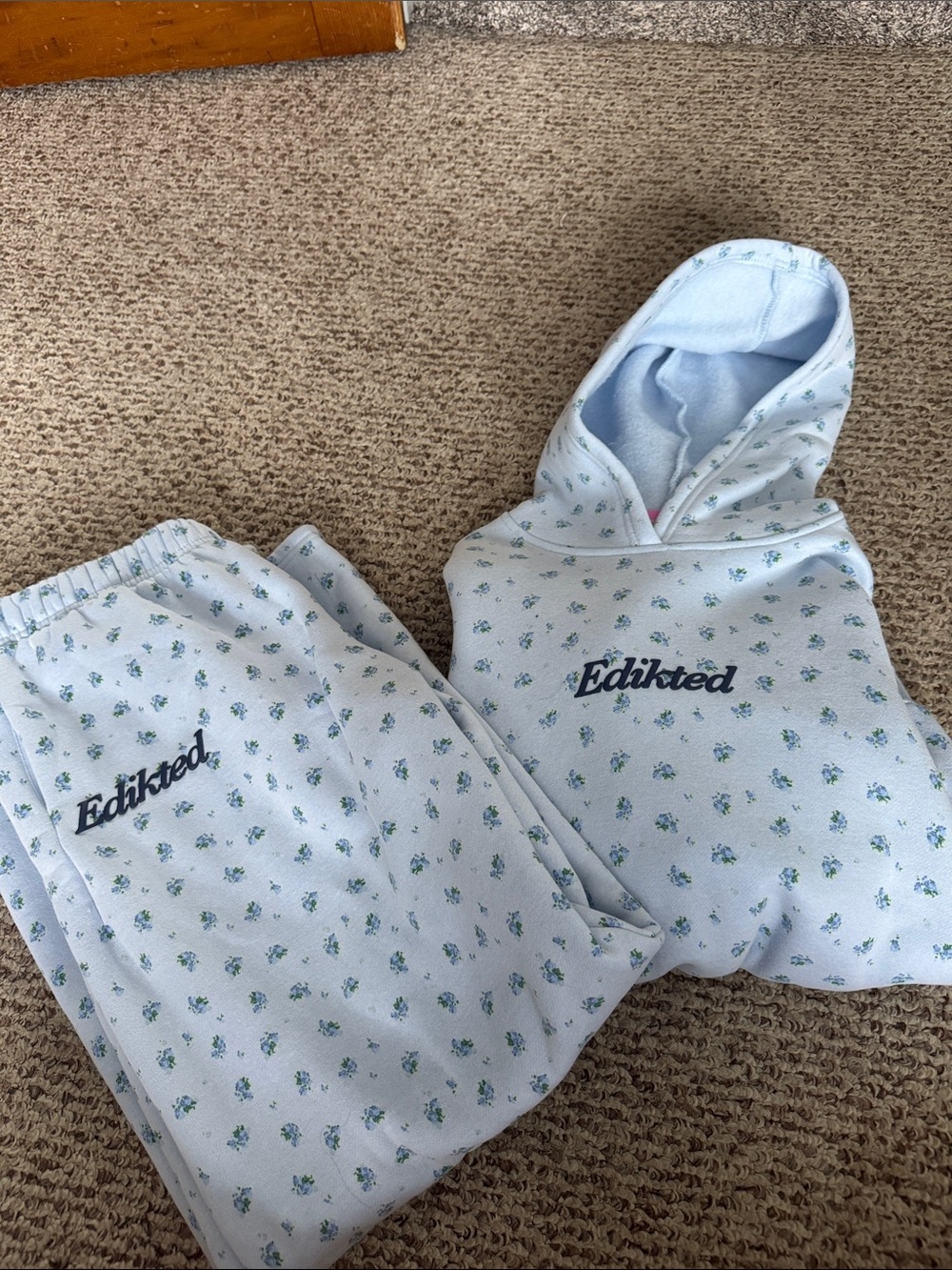 Edikted Light Blue Floral Hoodie & Jogger Pajama Set (TOP MEDIUM BOTTOMS LARGE)